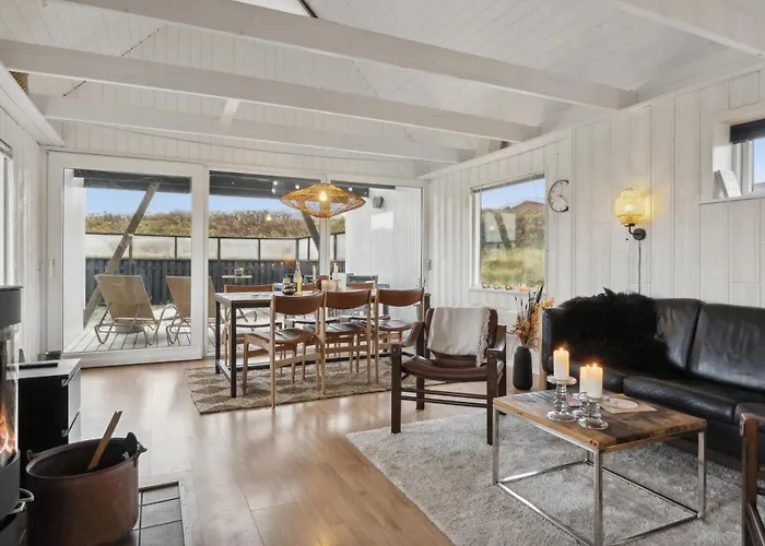 1082 Semesterbostad *